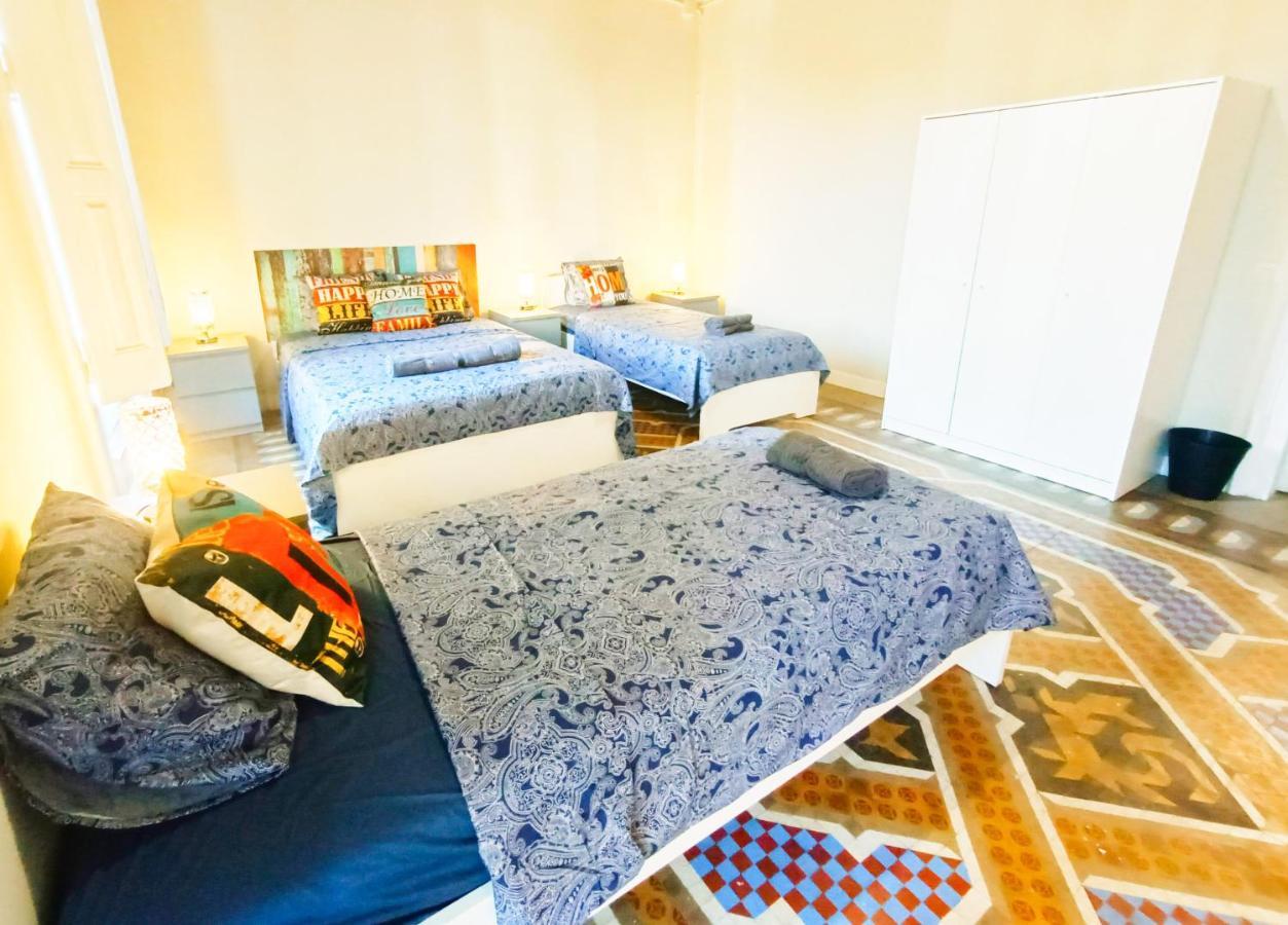 By Plaza Catalunya Rooms Barcelona Exterior photo