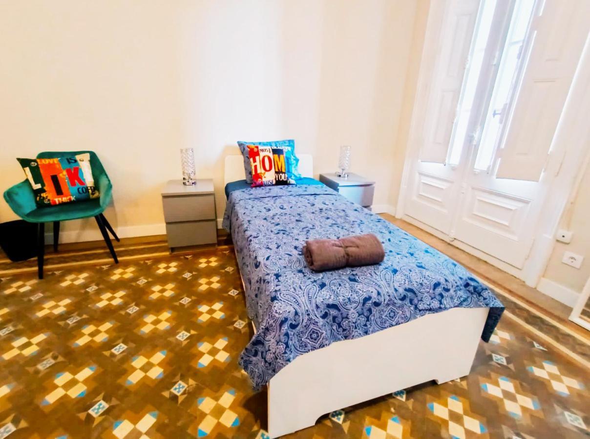 By Plaza Catalunya Rooms Barcelona Exterior photo