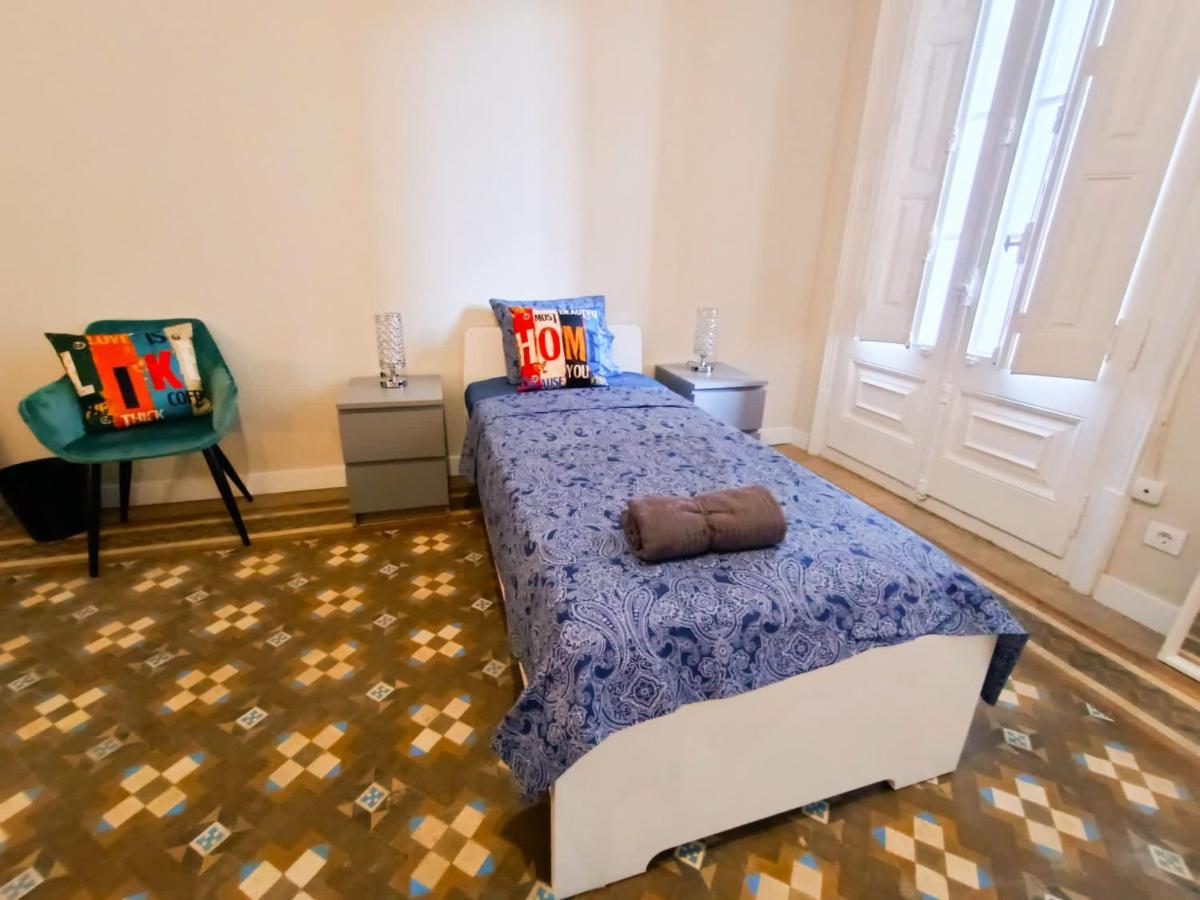 By Plaza Catalunya Rooms Barcelona Exterior photo
